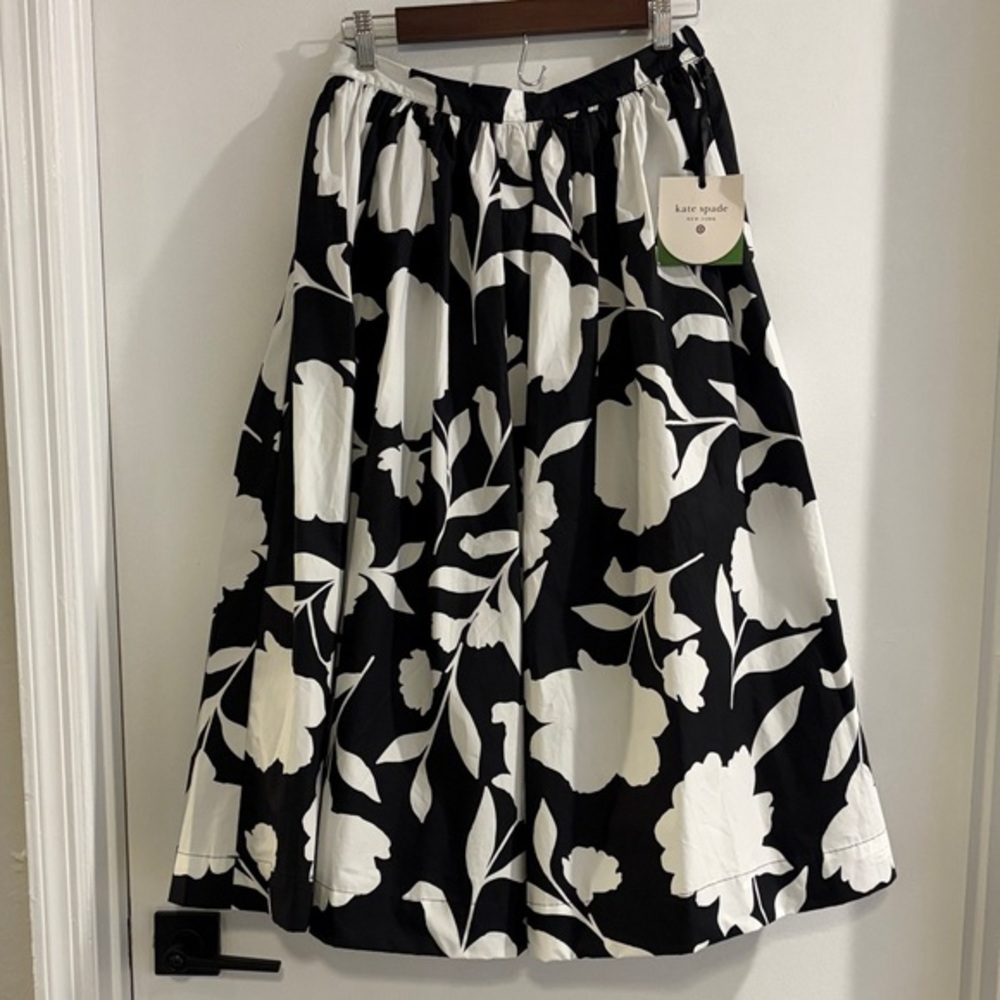 kate spade/target collab Black and White Floral Full Skirt lined with pockets S
